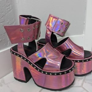Holographic Demonia Platforms